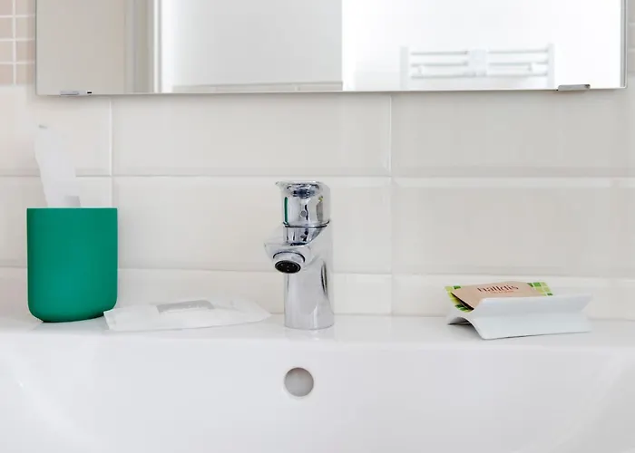 Realkasa Pool & Parking Flat *